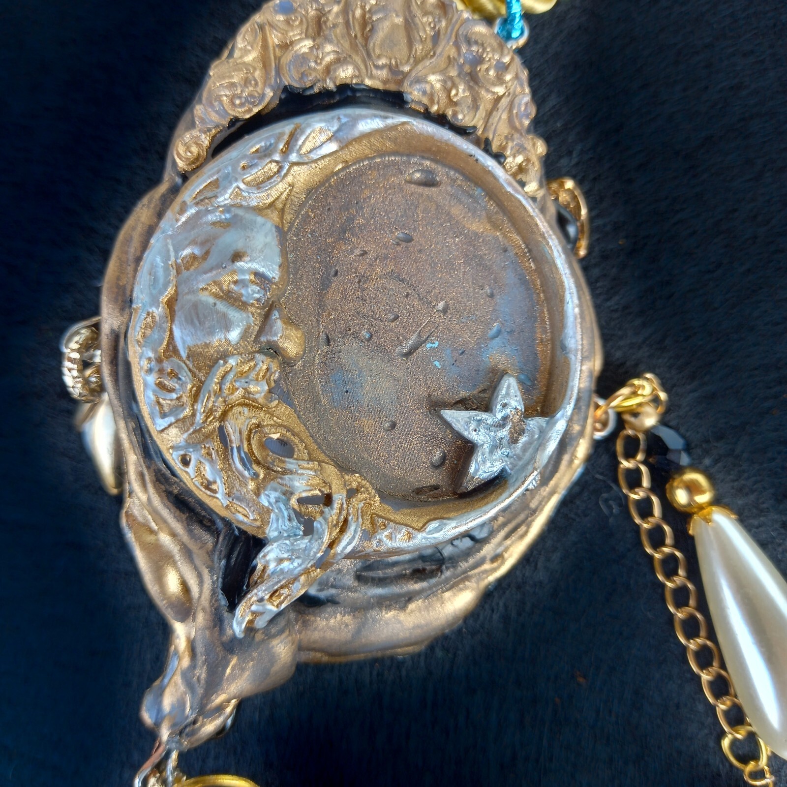 art deco nouveau jewelry necklace pendant luxury retro liberty woman shell moon