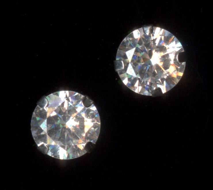 New 10K Solid White Gold 5mm Round Clear Crystal CZ Solitaire Stud Earrings -eq