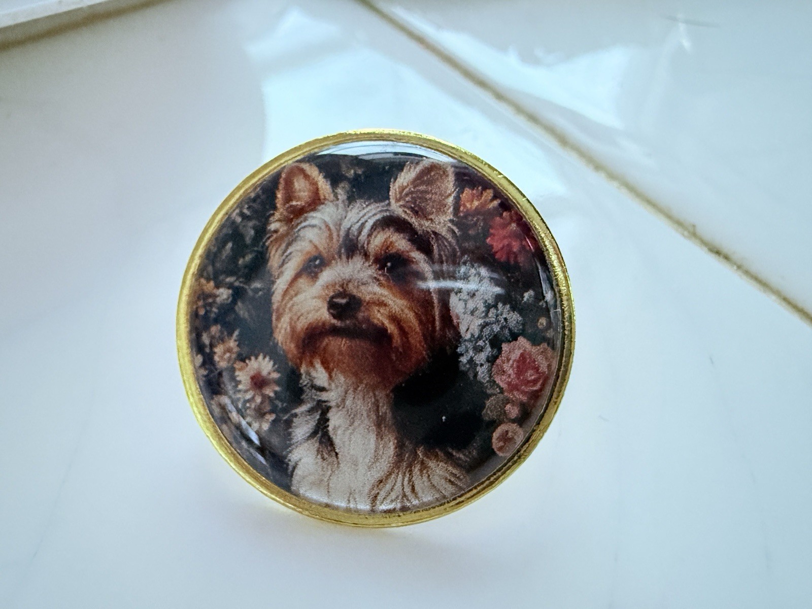 PRETTY BROWN & BLACK ENAMEL RESIN YORKSHIRE/SILKY TERRIER DOG GOLD TONE PIN