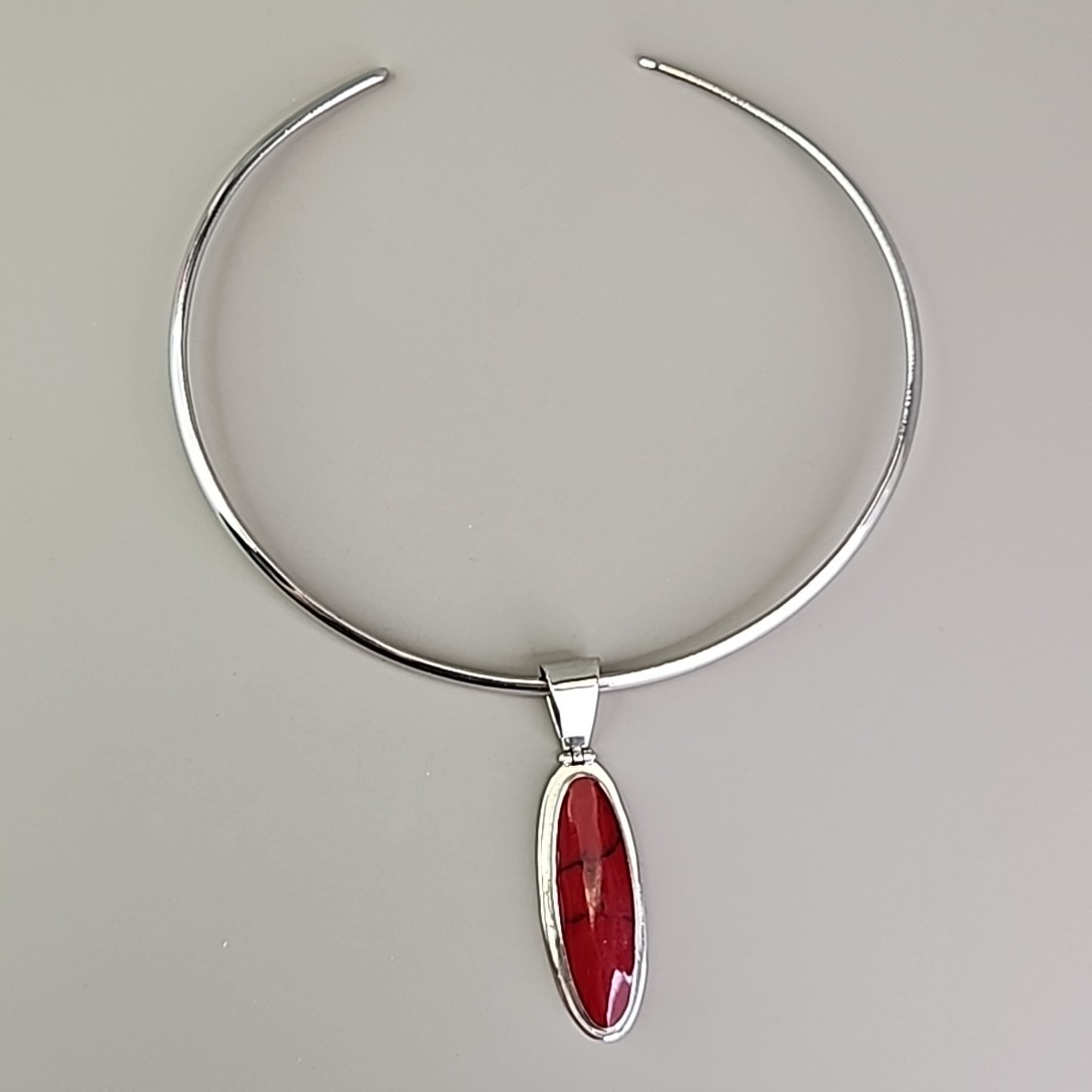 Torque Necklace Floating Pendant Red Howlite Stone Silver Tone Choker 15.5″