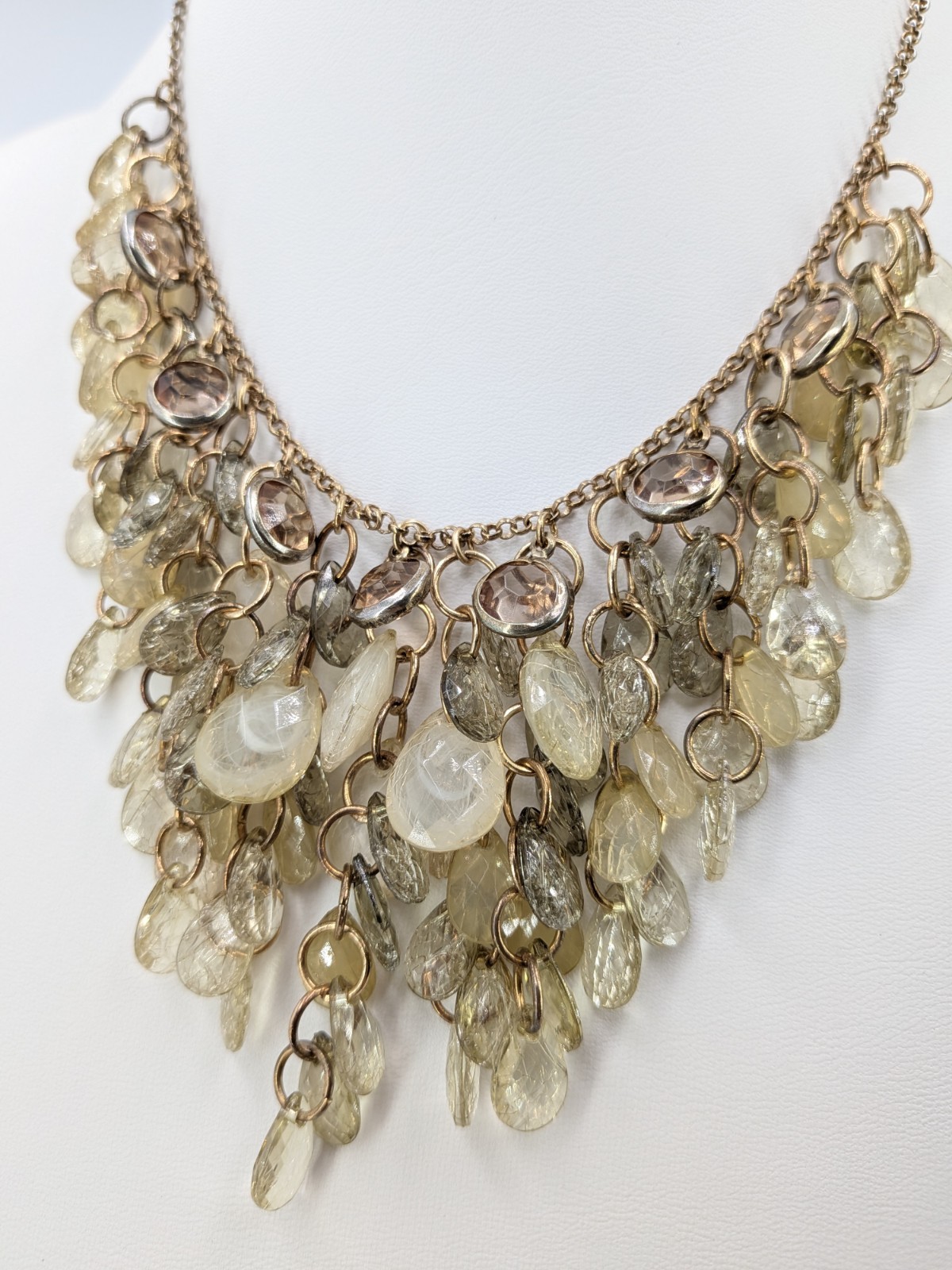 Unsigned Acrylic Leaf Fringe Bib Necklace Clear Cream Mixed Tone 19in 43g Chic