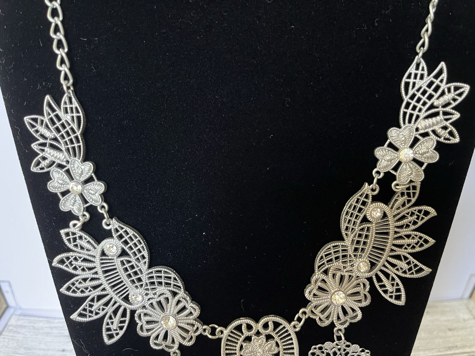 Floral Silver Tone Statement Chain Link Necklace Faux Crystals 21″ Adjustable