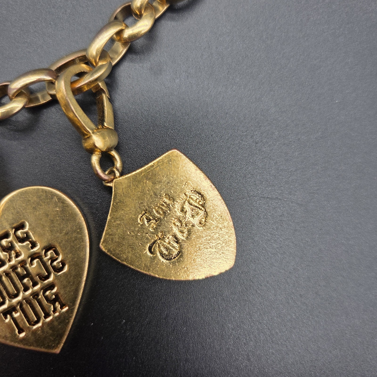 Juicy Couture Gold Tone Signed Enamel Heart Dangle Charm Bracelet 7 1/2 inch