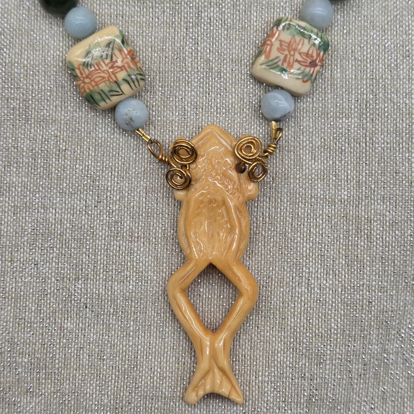 Carved Frog/Lizard/Alligator Reversible Jade/Agate Stone Necklace & Earrings
