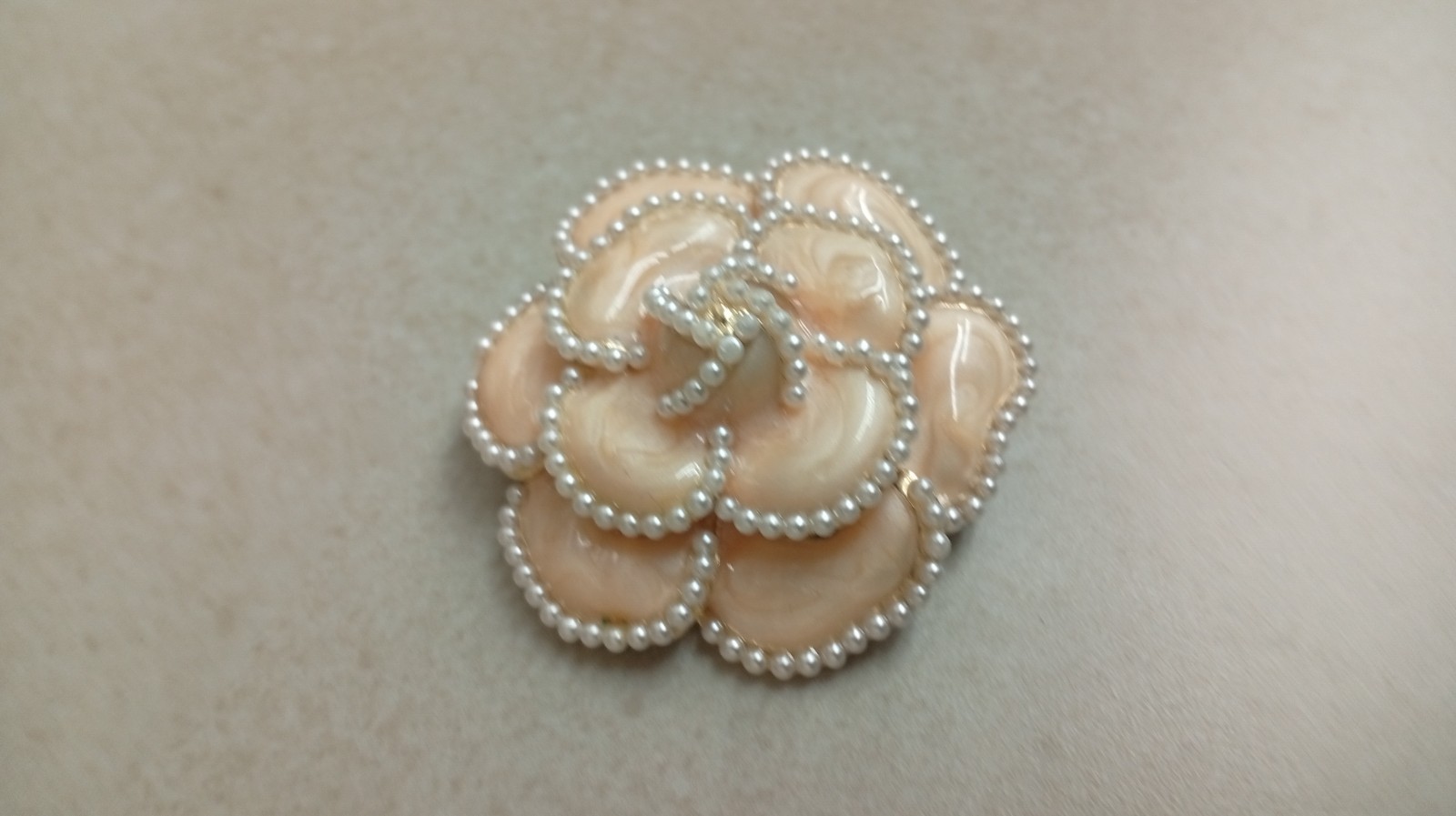 Elegant Brass Flower Brooch Peach Enamel Faux Pearl Pin Women Party Dress