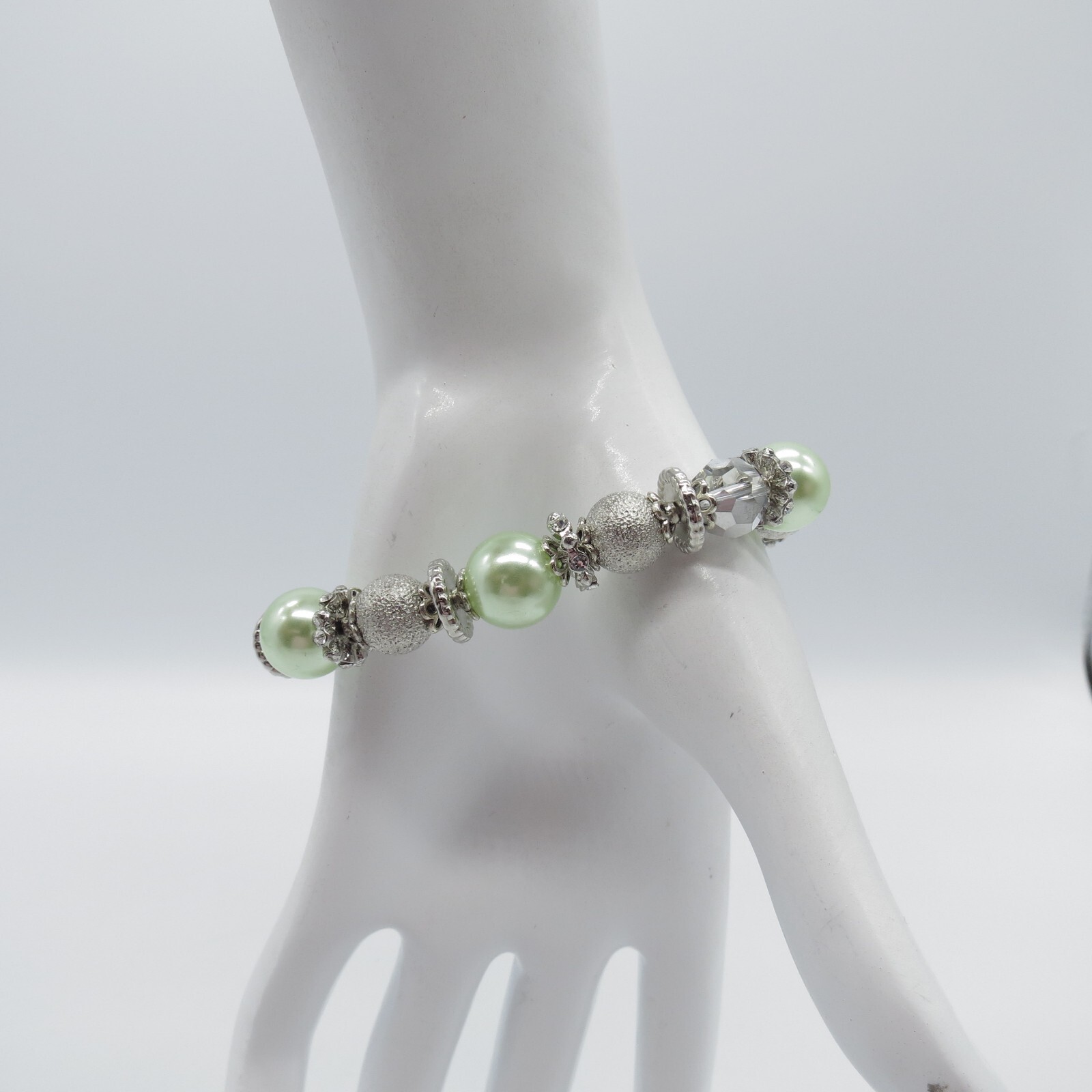 Green Pearlized Beads Stretch Bracelet Silver Tone Boho Everyday Wear 6.75″