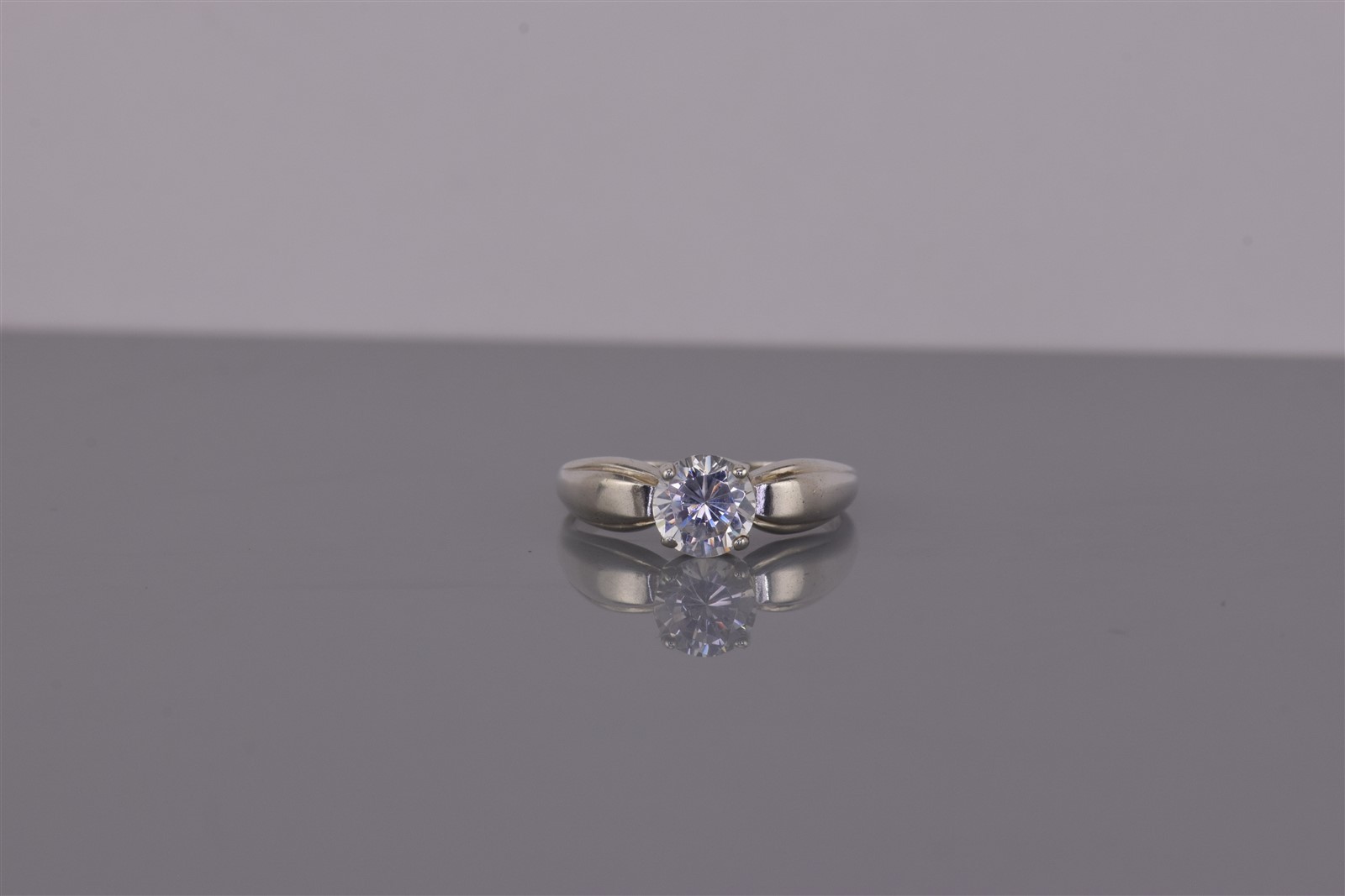KABANA Sterling Silver Cubic Zirconia Solitaire Rimmed Taper Band Ring 925 Sz: 5