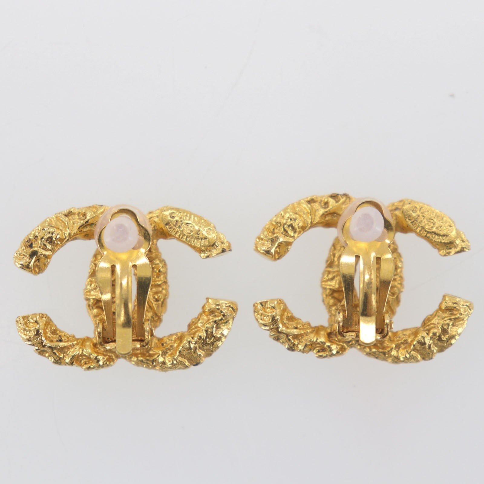 CHANEL CC Logos Used Lava Pattern Earrings Clip-On Gold 03A France Vintage #AH27