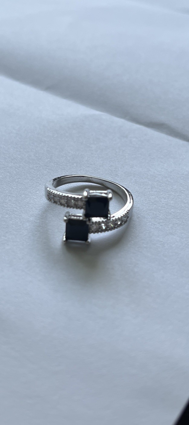 Silver Tone Ring Rhinestone Faux Onyx Stones Womens Size 6 3/4 NEW