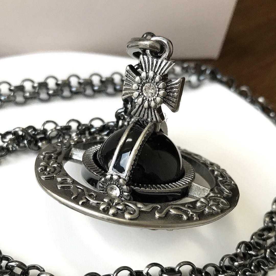 Vivienne Westwood Small Orb Necklace Flower Black Gunmetal 4.5 In Box/Drawstring