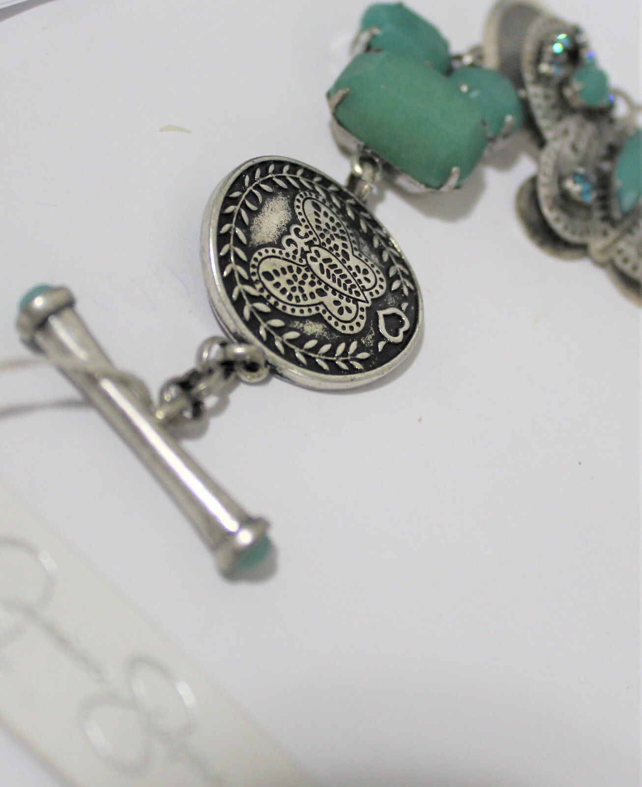 New NWT Jessica Simpson Vintage Silver Butterfly & Green Stone Toggle Bracelet