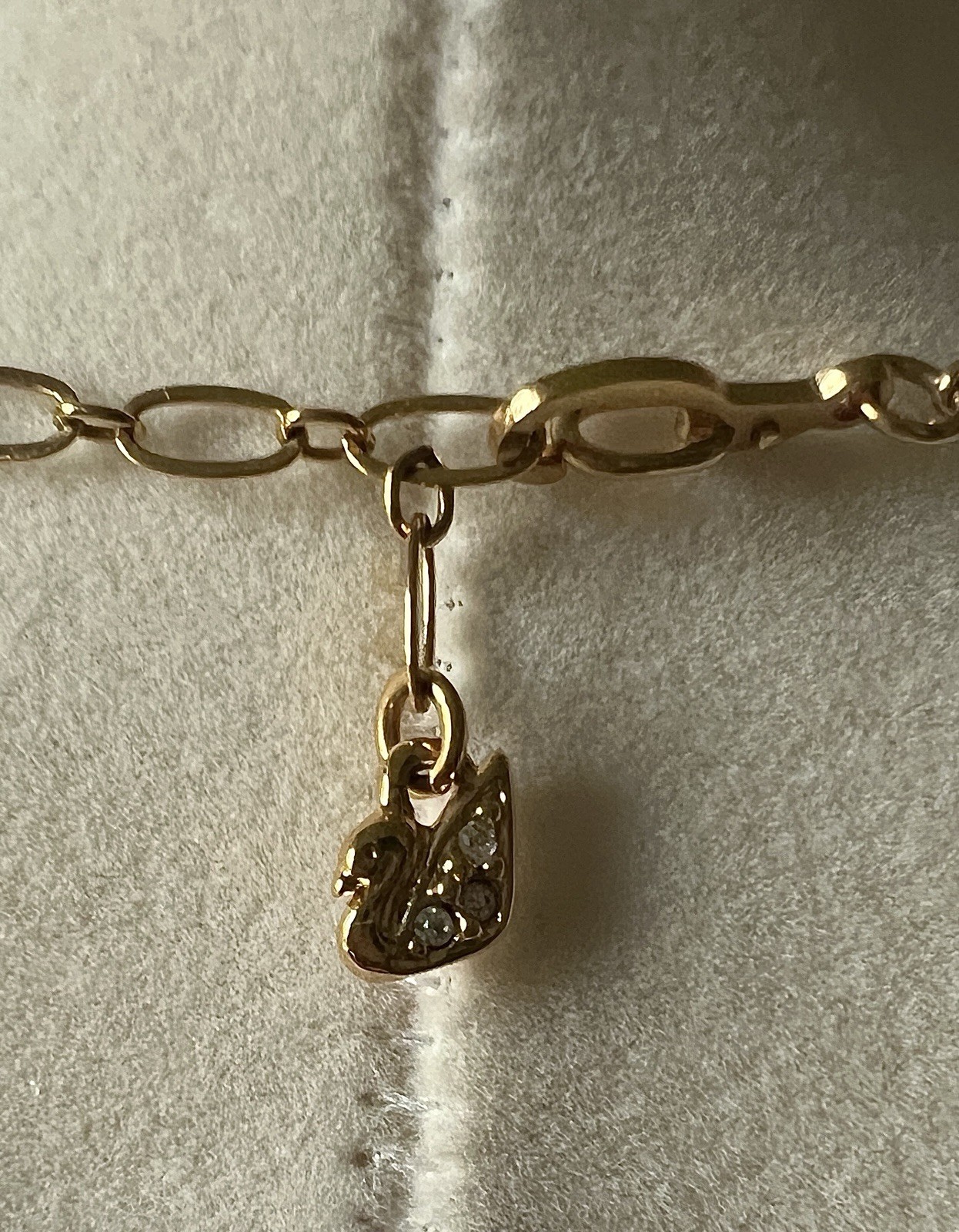 Stanning VERY RARE AUTHENTIC Swan Swarovski Gold Plated Flower Necklace 17″