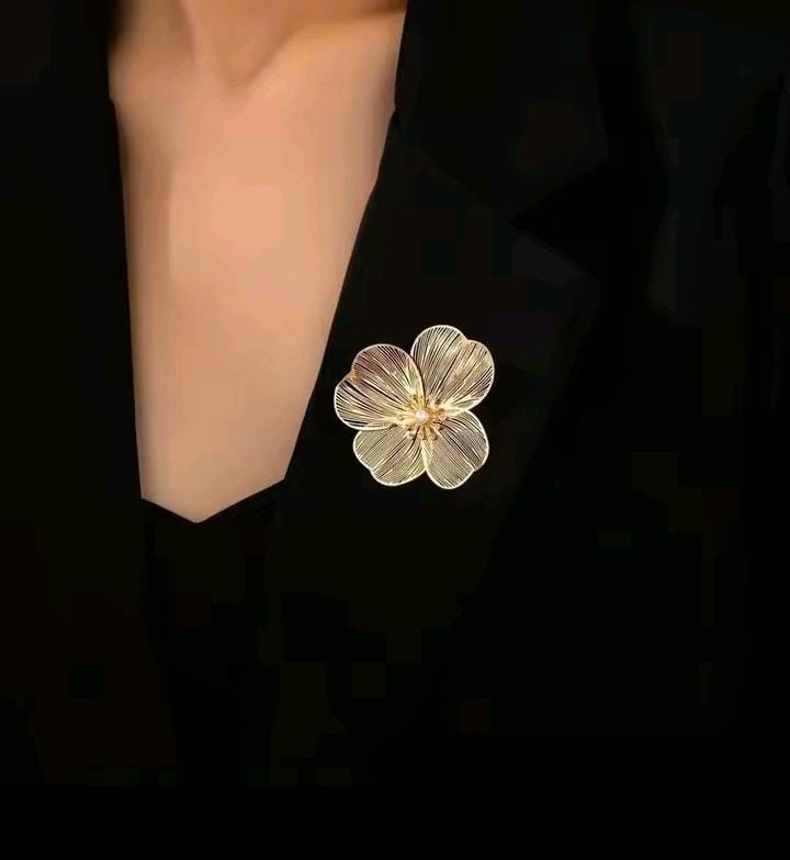 Gold Tone Flower Brooch Pin Faux Pearl Floral Lapel Pin Women Jacket Scarf Gift