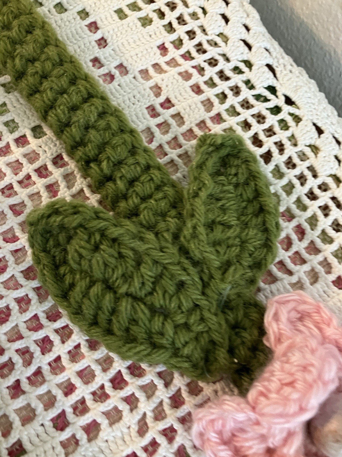 CROCHETED GREEN & MULTICOLORED FLOWERS W/ BEADS LARIAT BELT SCARF WRAP NECKLACE