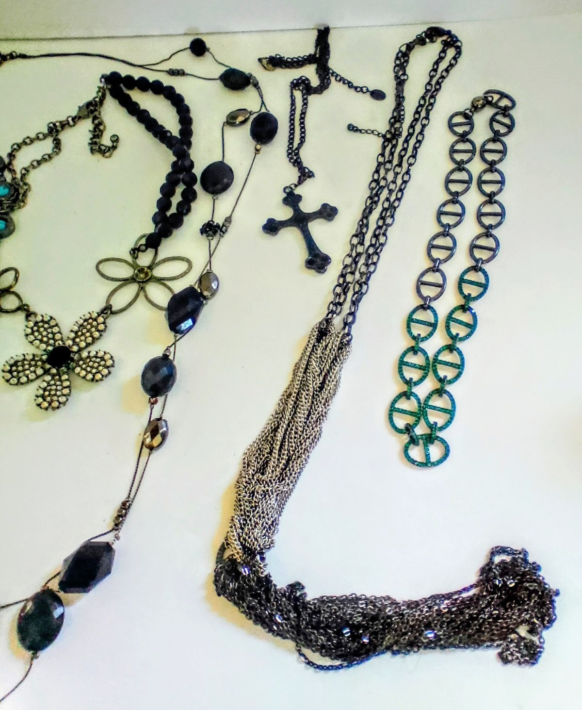 Necklace Lot Vintage And Fashion Assorted Brands Styles And Colors 33 Pieces