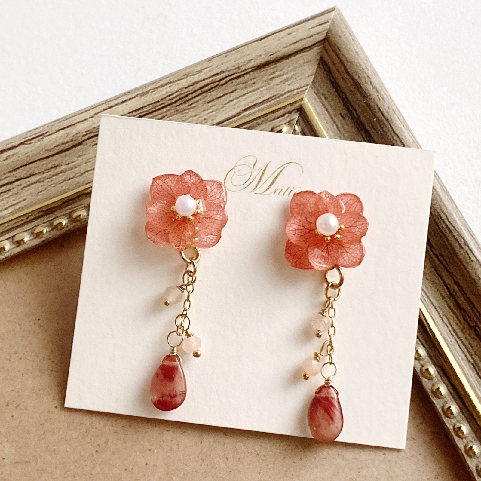 Preserved Annabelle Hydrangea & Natural Andesine Earrings | Annabelle Andesine