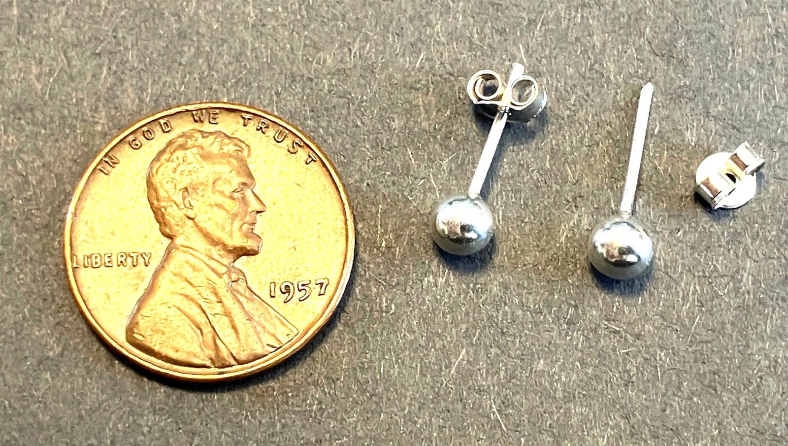 PAIR STERLING SILVER ROUND BALL 4mm STUD EARRINGS V977
