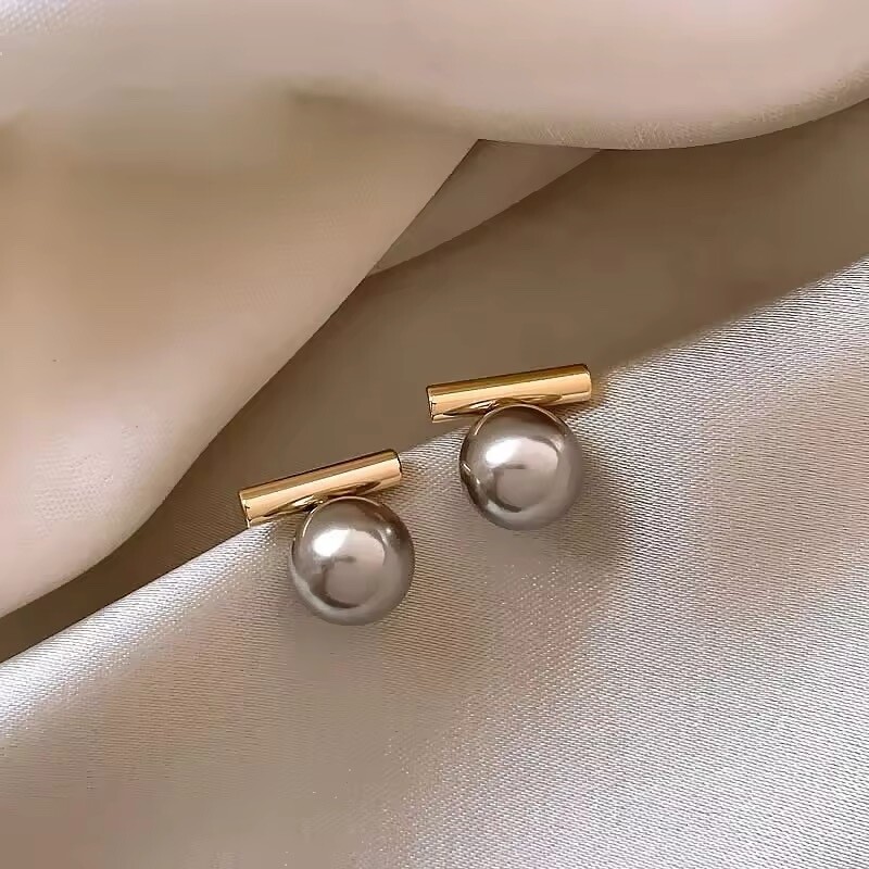 ZARD Pearl Stud Earrings Charcoal Black
