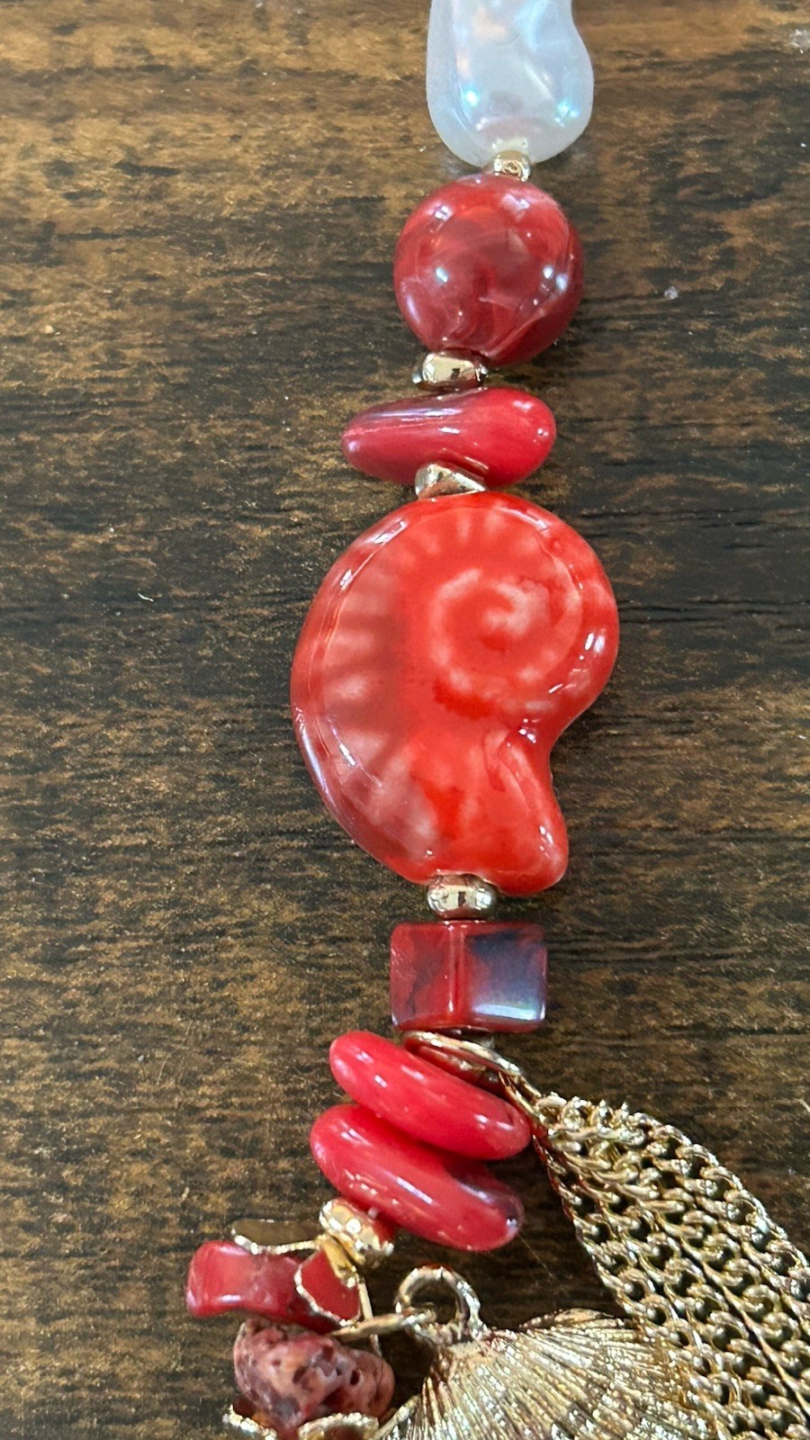 Stunning Gold Plated Red Enamel Faux Pearl Beach Sealife Necklace Ceramic Shell