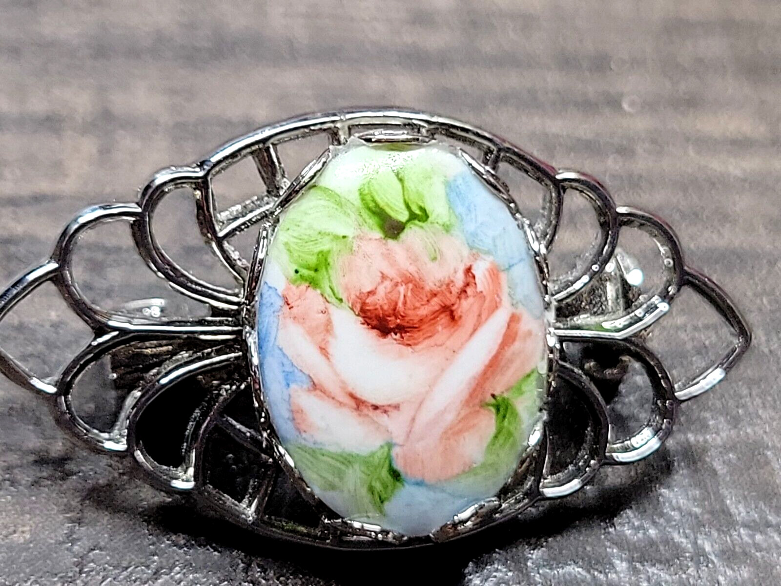 Small 1 And 1/2 Inch Vintage Rose Broch.