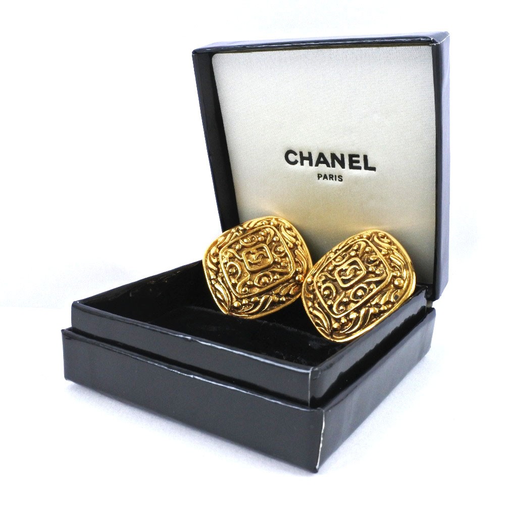 CHANEL COCO Mark Earring Rhombus vintage gold Plated Gold Square 30g Women
