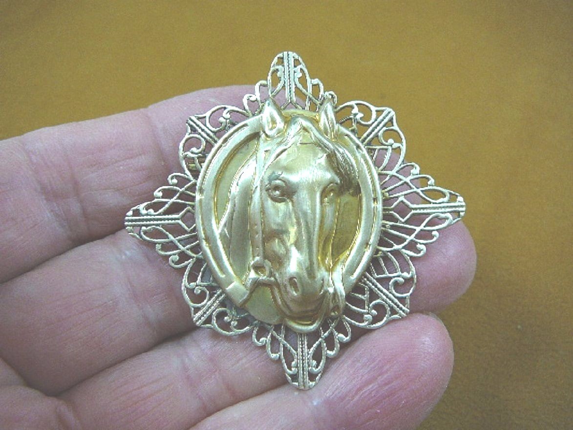 (B-HORSE-53) Horse shoe wreath race horses filigree square pin pendant brass