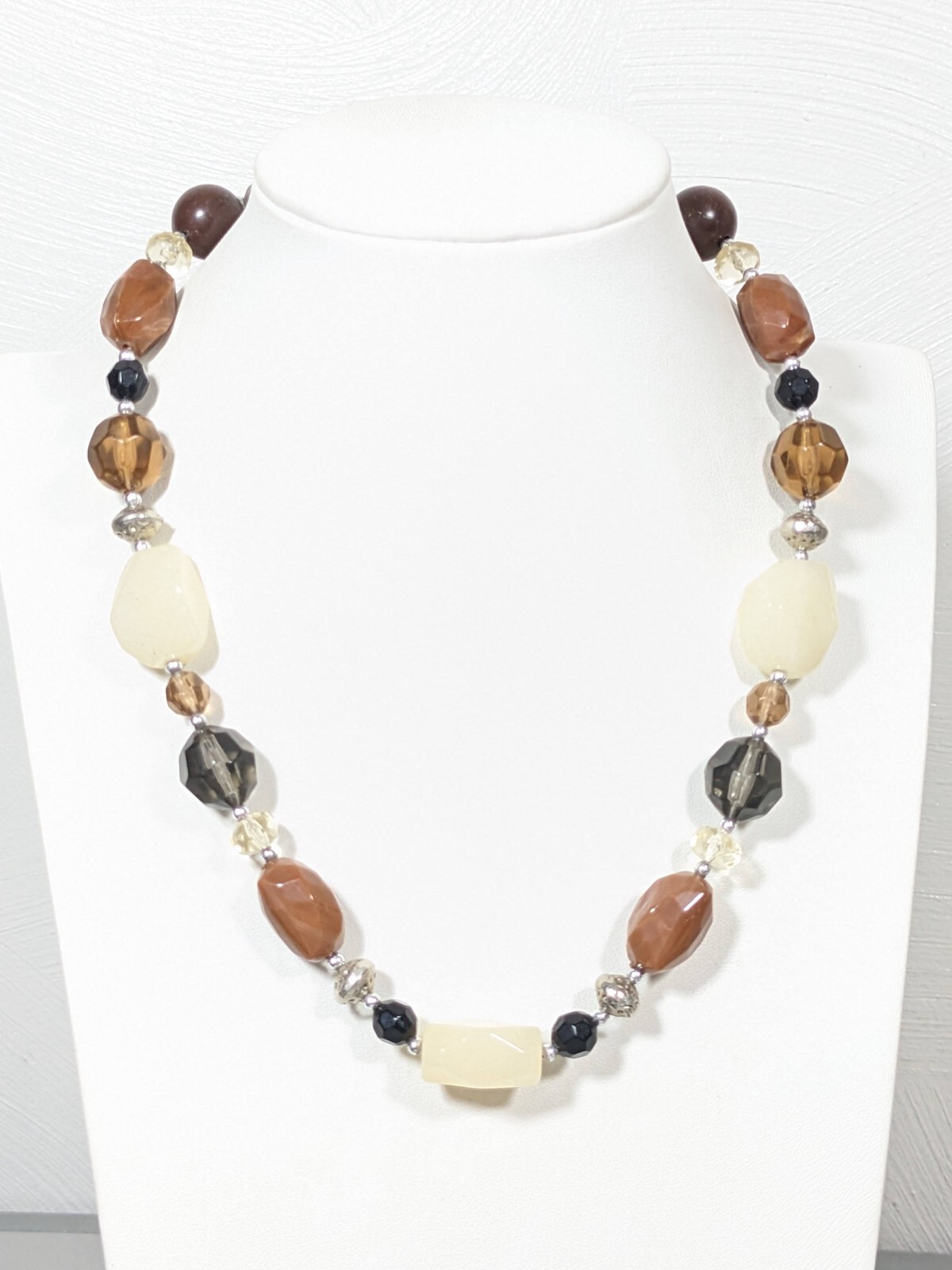 Beachy Coastal Brown Cream Acrylic Glass Bead silver Tone Necklace 19.5 in