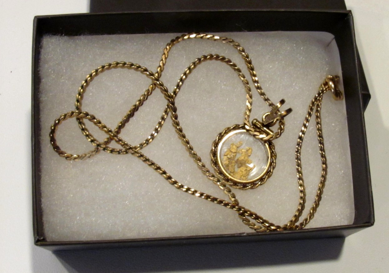 VTG 1/20 12K G F Pendant w/ floating gold Flakes, VTG Thumbless 12k GF 17″ Chain
