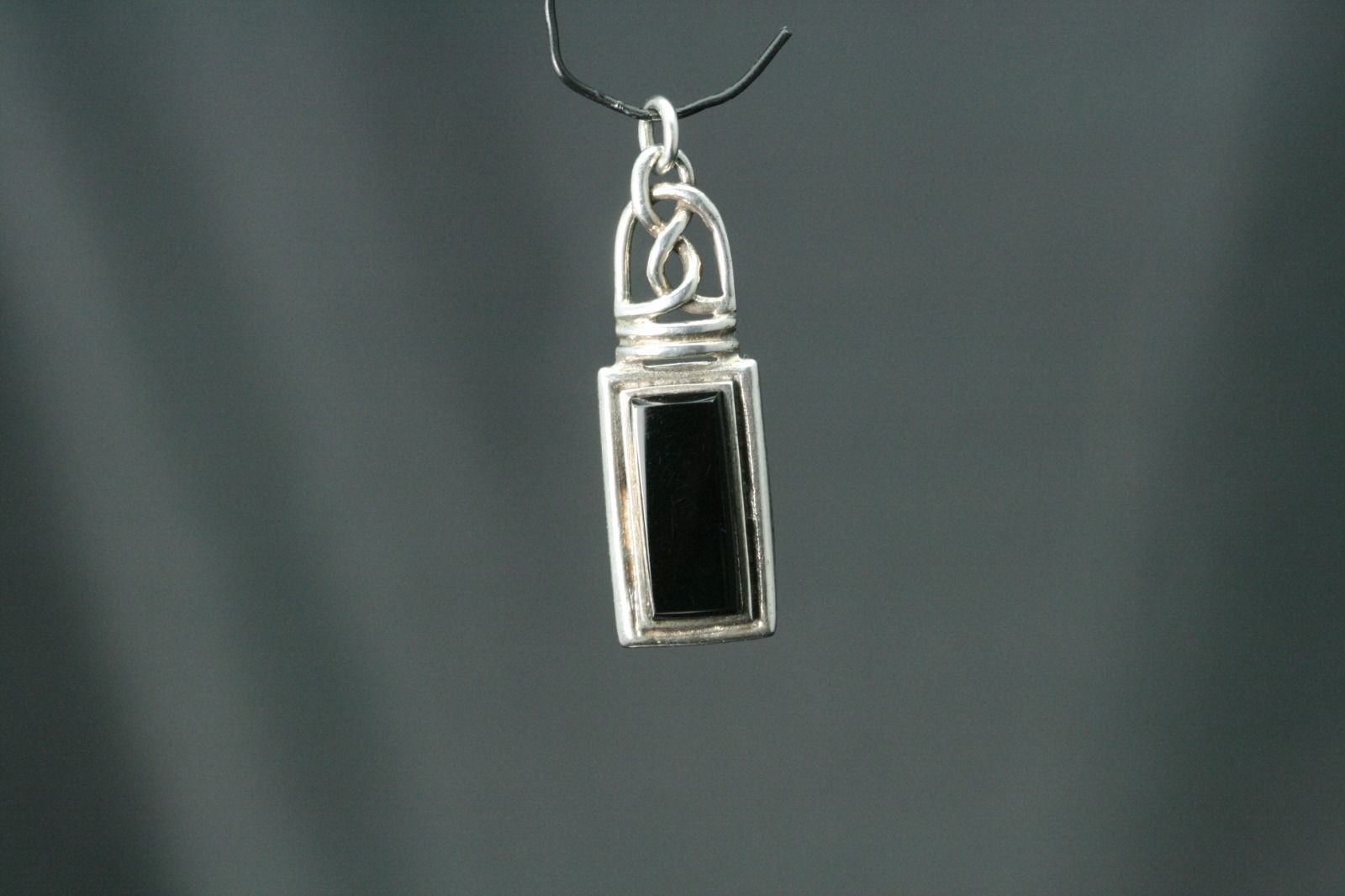 925 Sterling Silver Onyx Ornate Design Dangle Pendant 5 Grams (PEN2069)
