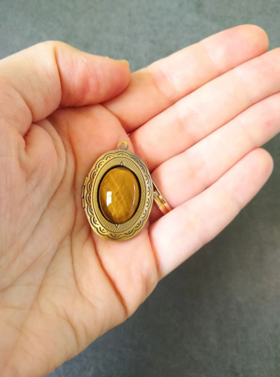 Vintage Style Oval Photo Holder Medallion with Tiger Eye Stone