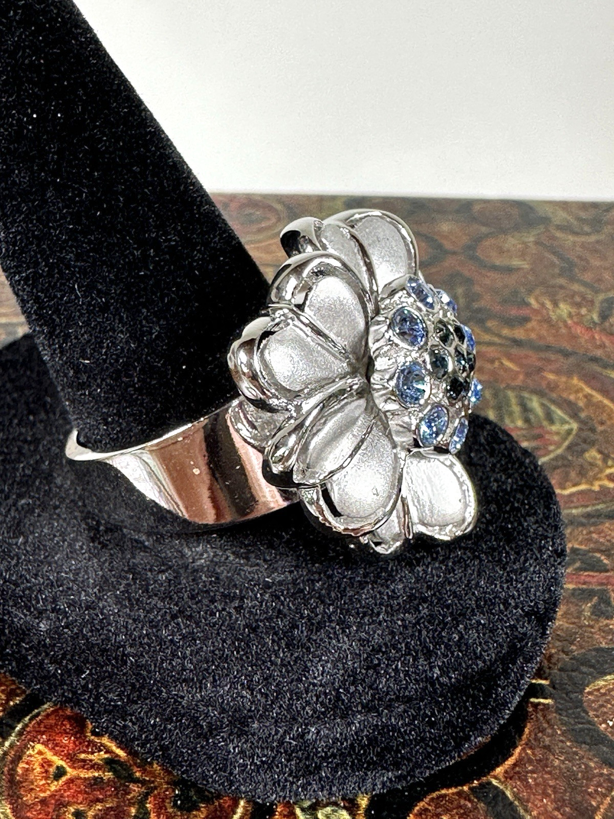 Silver Two Tone 3D Flower Fashion Ring with Faceted Blue Stones sz 9.75