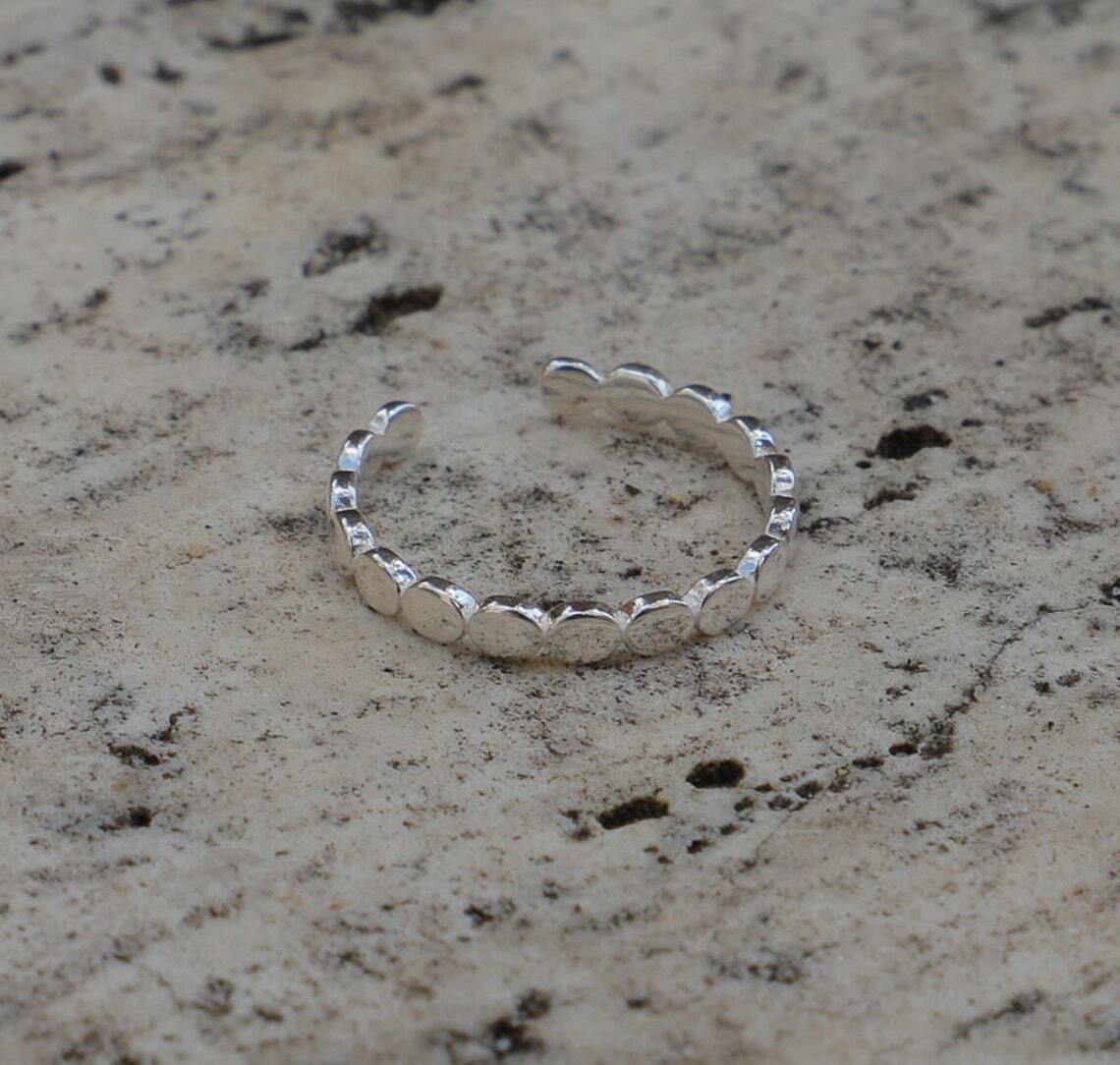 Solid Metal Women’s Circle Link Adjustable Toe Ring 14k White Gold Plated Silver