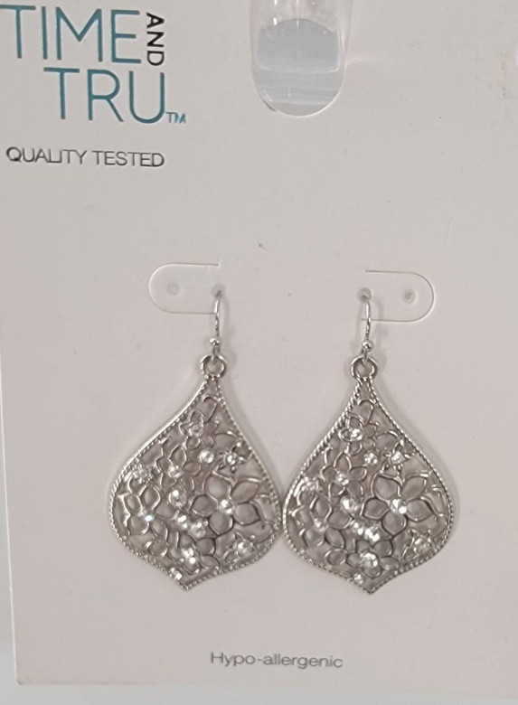 Time and Tru Silver Tone Hypo-Allergenic Tear Drop Dangle Earrings new