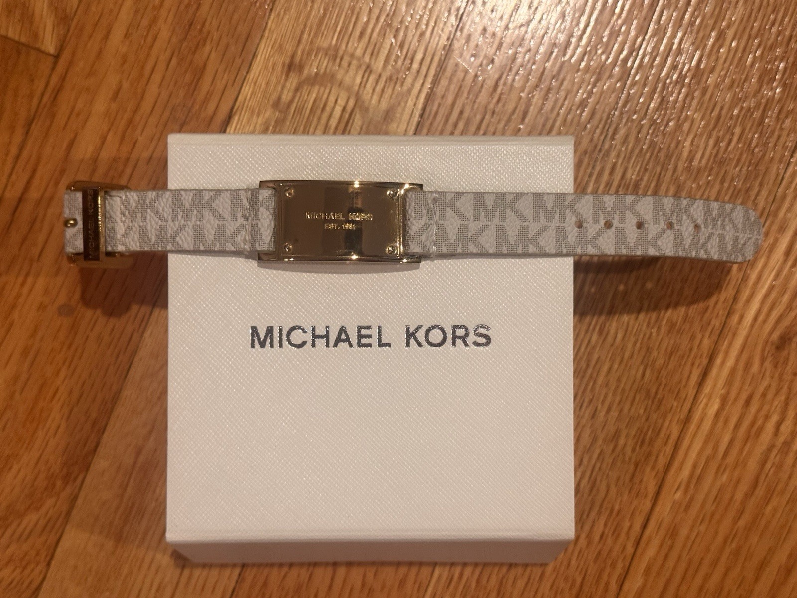 Michael Kors Women’s Signature Embossed Leather Bracelet With Box 🔥🔥🔥