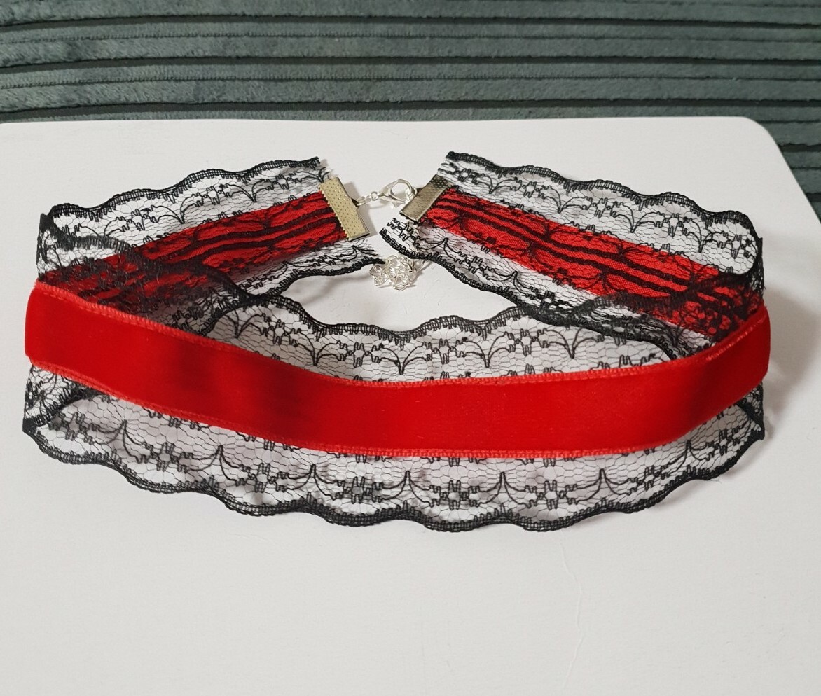 Ladies Crystal Dimonte pearls velvet ribbon embroidered lace Chakor Necklace.