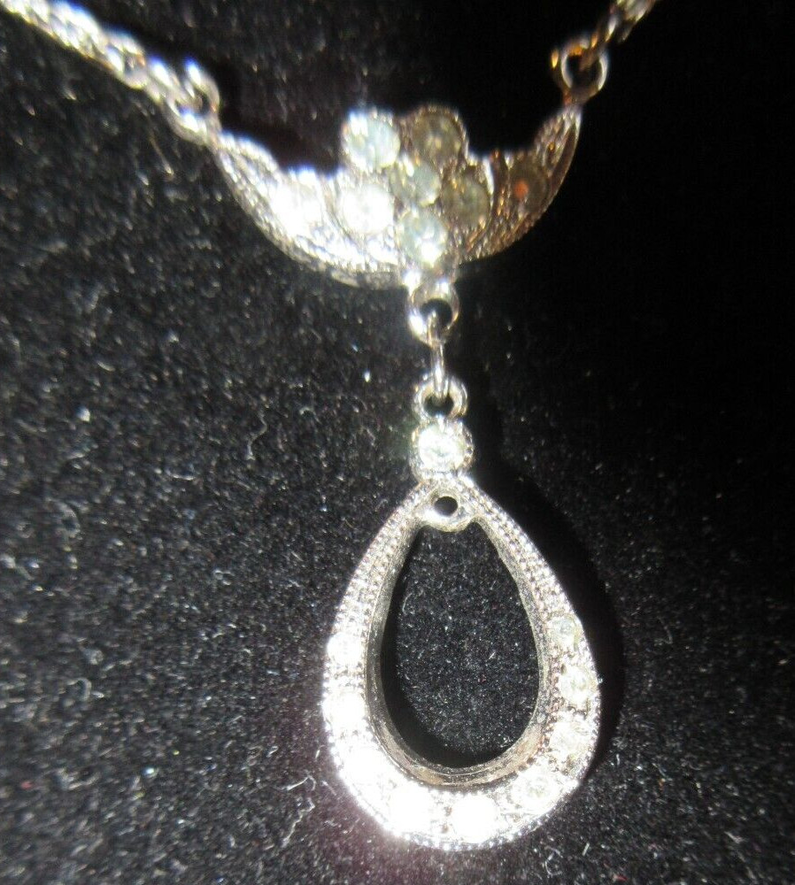STERLING RHODIUM FINISH~HAND SET STONES~3 PIECE~NECKLACE & SCREWBACKS~17 1/2″