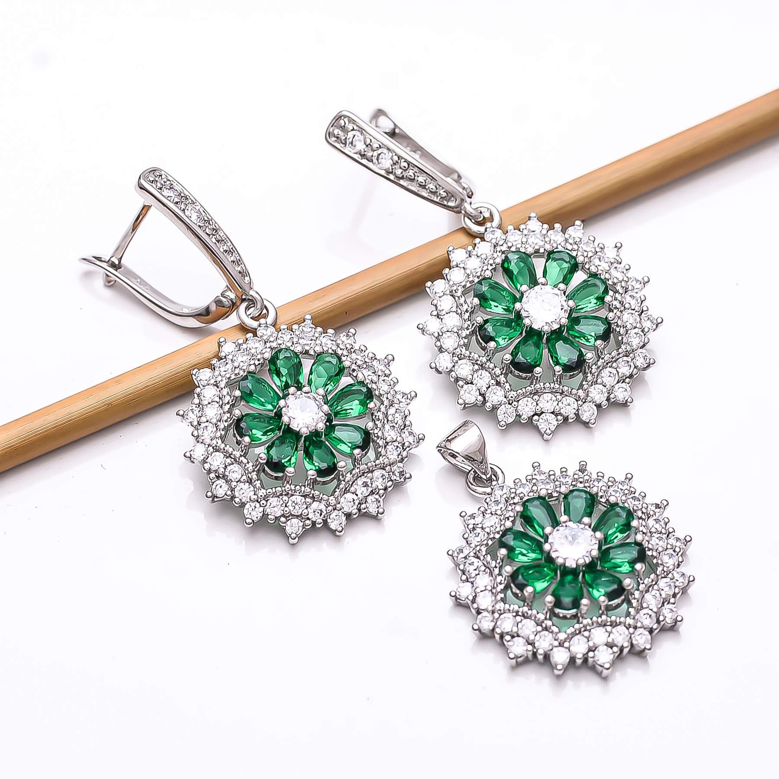 Emerald Simulated & CZ 925 Silver Handmade Flower Pendant Earring Set PS80