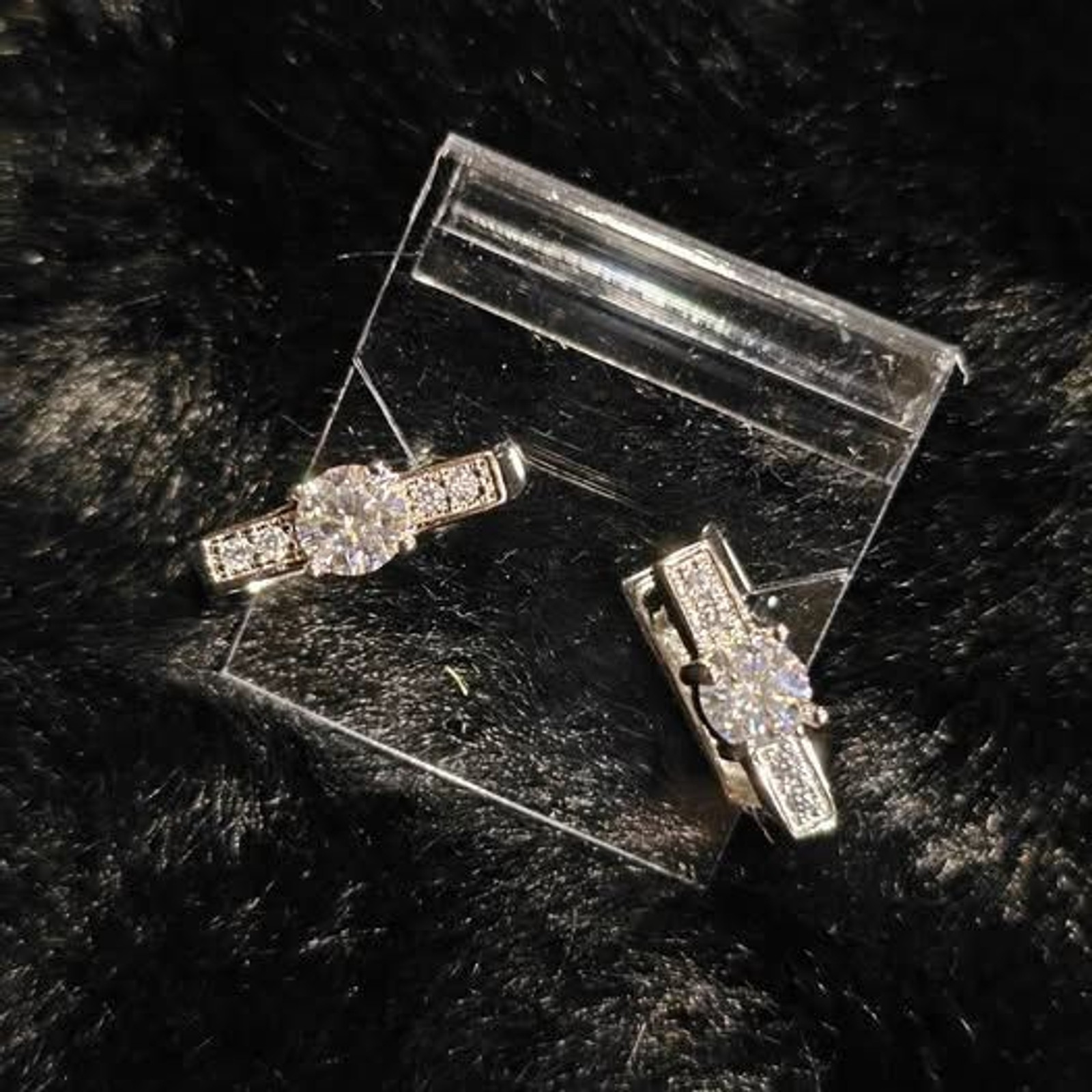 1CTW VVSD Moissanite huggie lever back earrings in 925 sterling silver