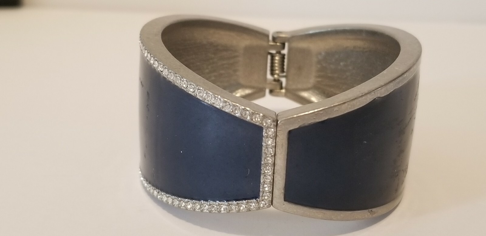 Lea Sophia Clamper Hinged Bracelet Blue Enamel Silvertone Crystals 7″ Inner cir.