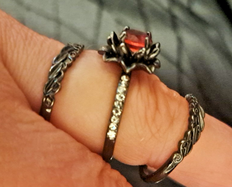 WOMENS BEAUTIFUL SIZE 10 3 PIECE SET GUN METAL GREY RED STONE GOTHIC PUNK NEW