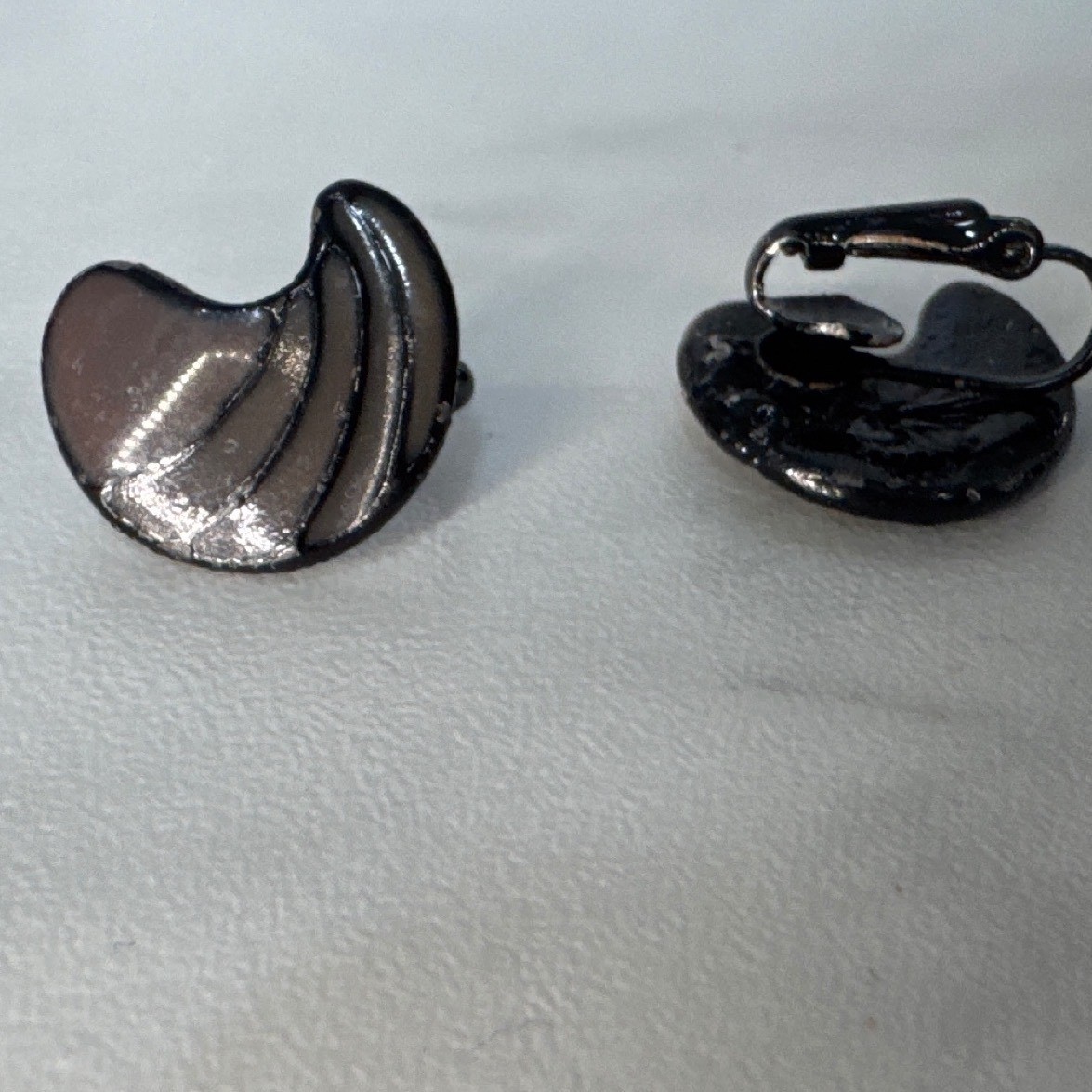 Vintage Sarah Coventry Gold Tone Black Floral Leaf Brooch Pin and Blk Earrings