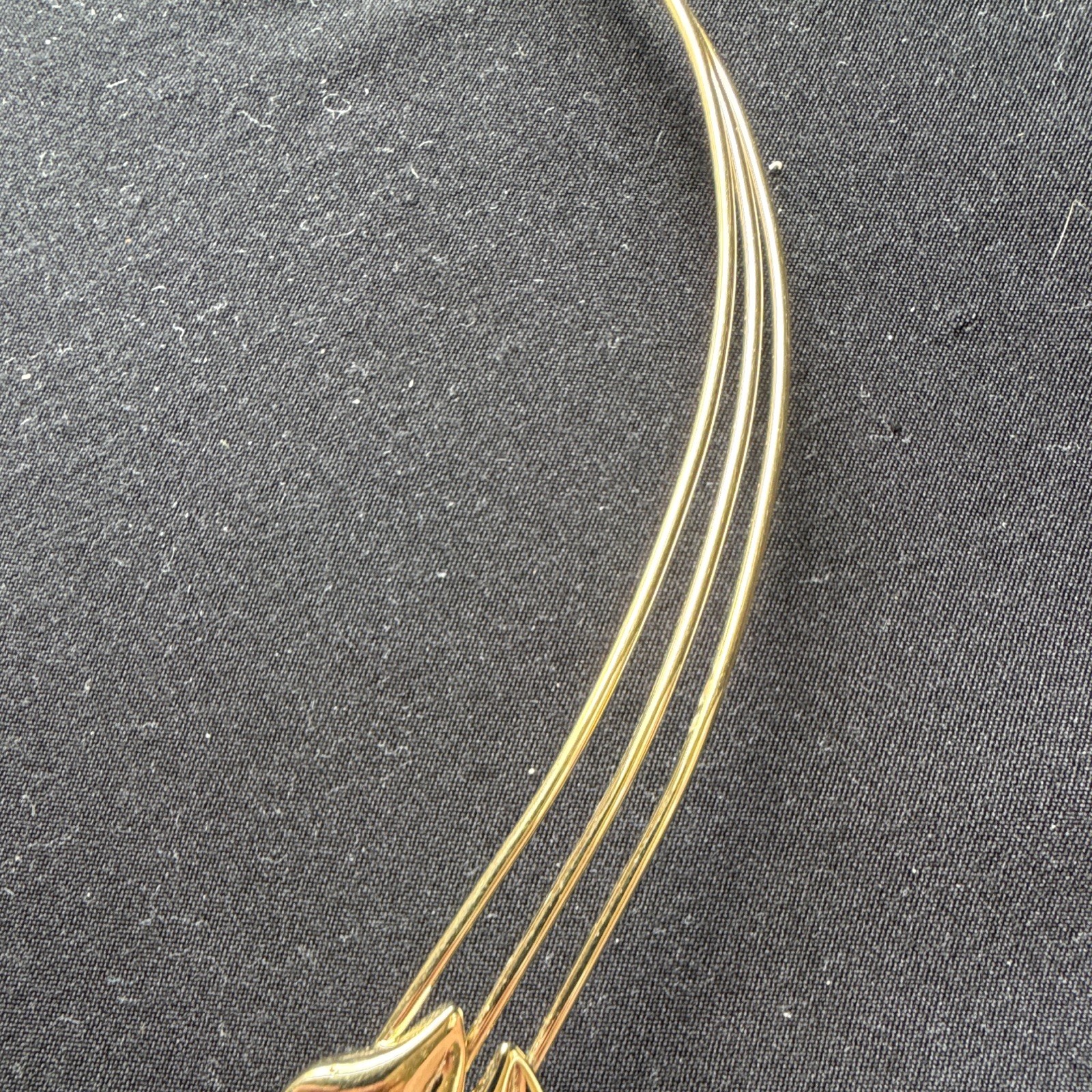 Vintage Trifari Signed Gold Tone White Enamel Flower Collar Necklace