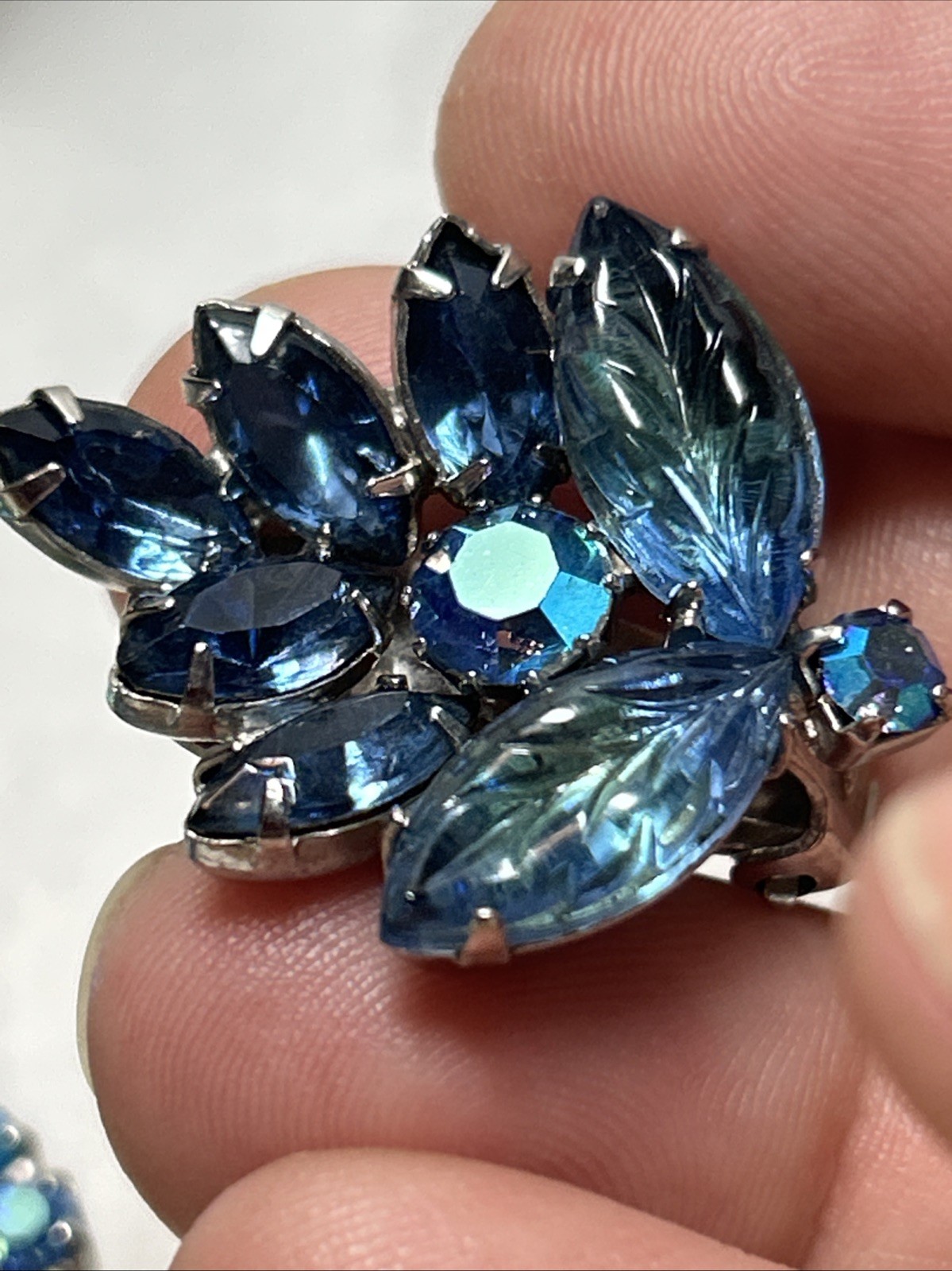 Vintage Blue Green Aurora Borealis AB Rhinestone Wreath Brooch Earrings Set