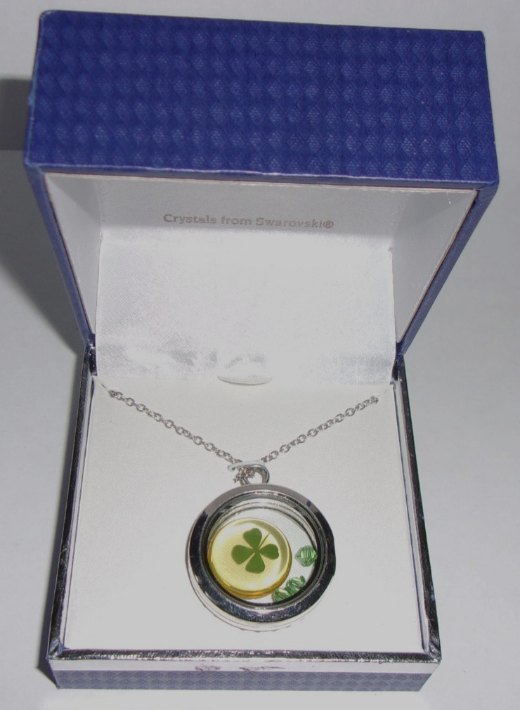 NEW BRILLANCE FLOATING 4 LEAF CLOVER PENDANT/NECKLACE WITH GREEN CRYSTALS