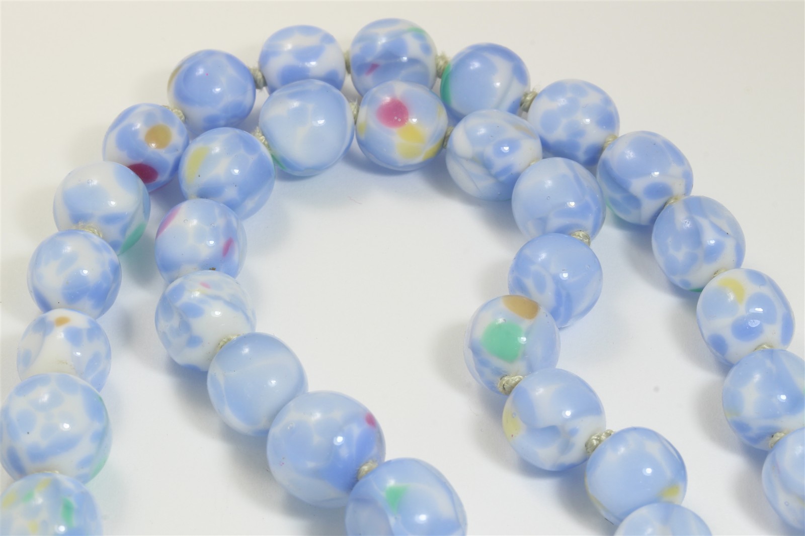 Vintage Mid Century Hand Knotted Blue Confetti Art Glass Bead Necklace 21″ 12mm