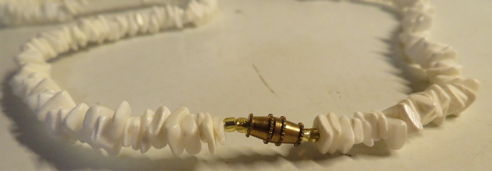 PUCA SHELL VINTAGE 1970’s BEACH WEAR 24″ WHITE SURFER NECKLACE Hawaii Souvenir