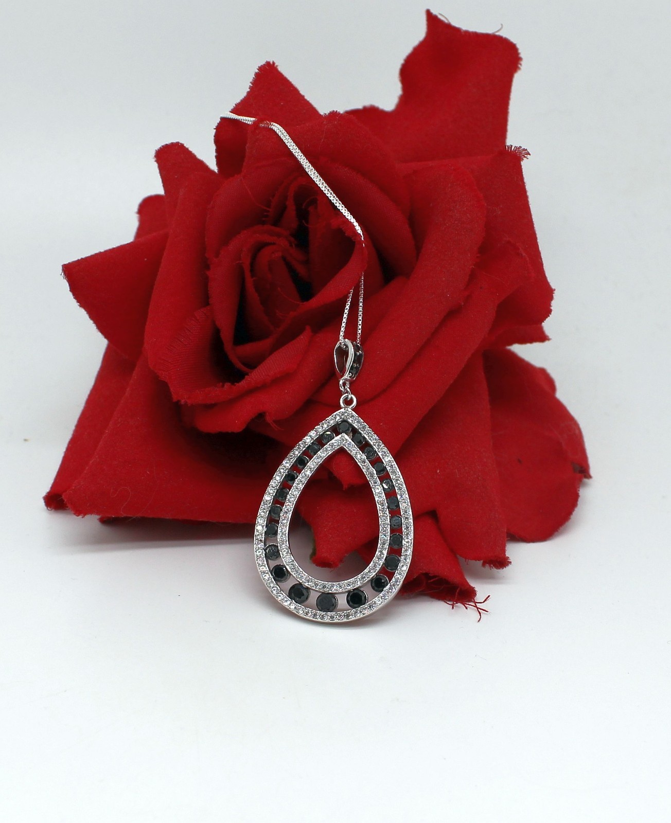 Sterling Silver Black & White Tear Drop 18″ Necklace 10.2g CAT RESCUE