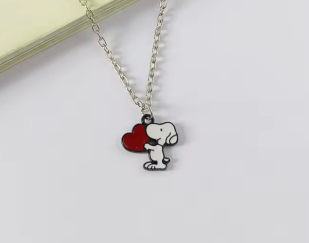 SNOOPY PENDANT NECKLACE-HOLDING HEART-18INCH-NIP-NEXT DAY SHIPPING