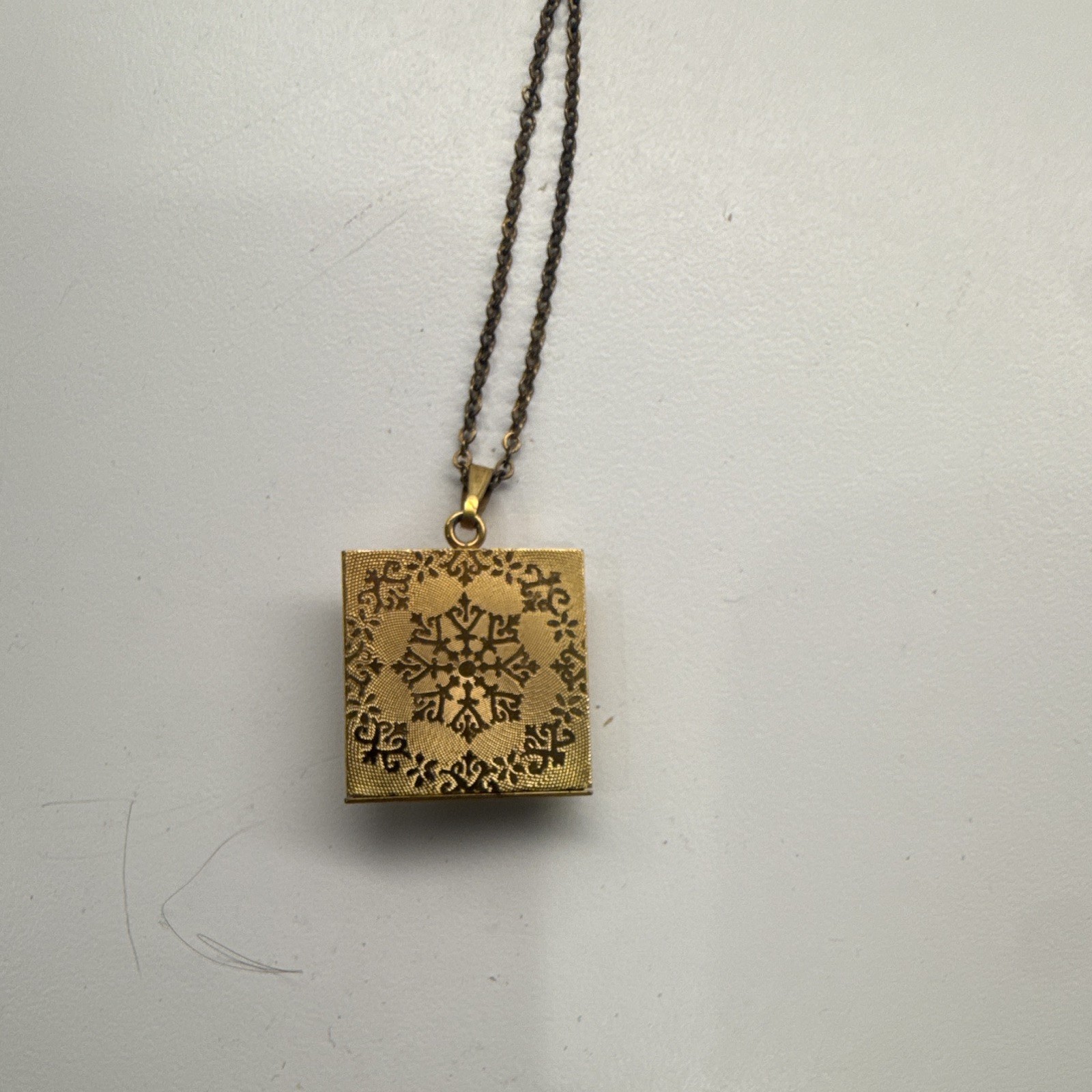 Gold Metal Square Locket Pendant Necklace w/ Oval Brown & White Cameo