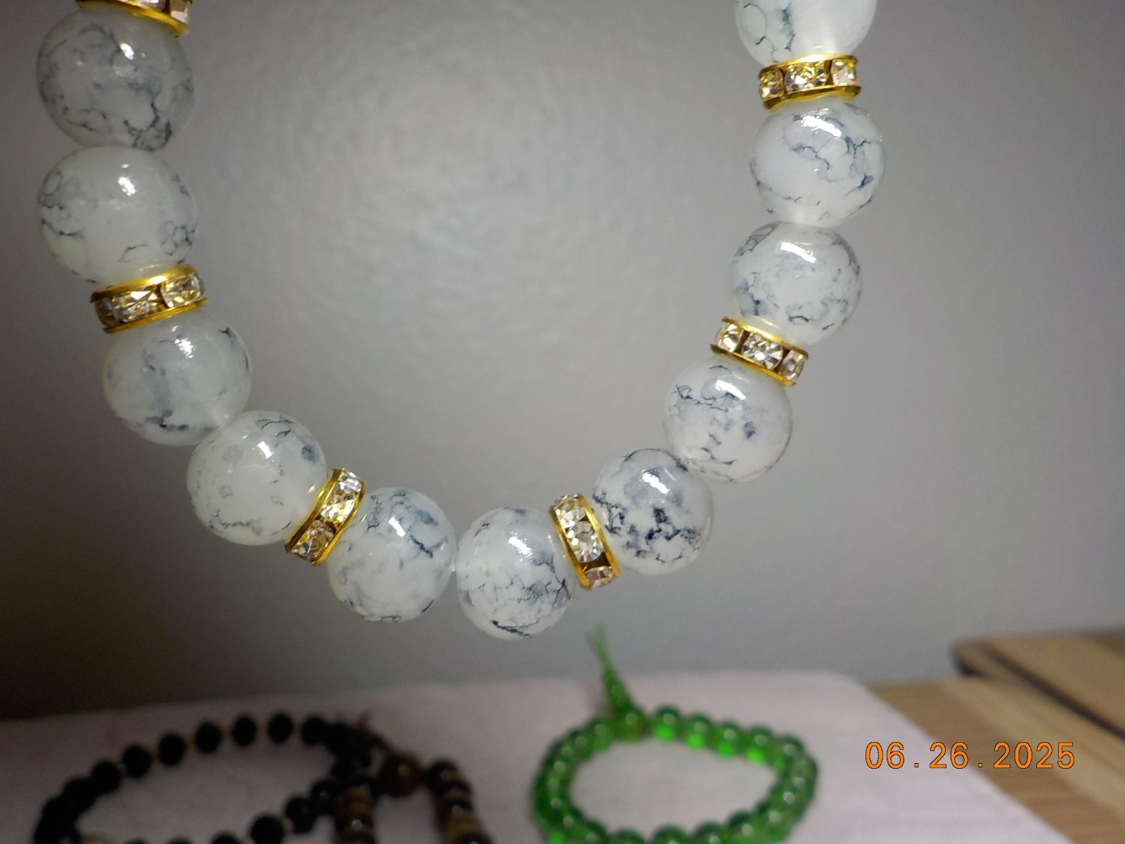 LOT OF 13 STRETCH BRACELETS/BANGLES GLASS/STONE/METAL/TIGERS EYE/LAPIZ 8.6 OZ